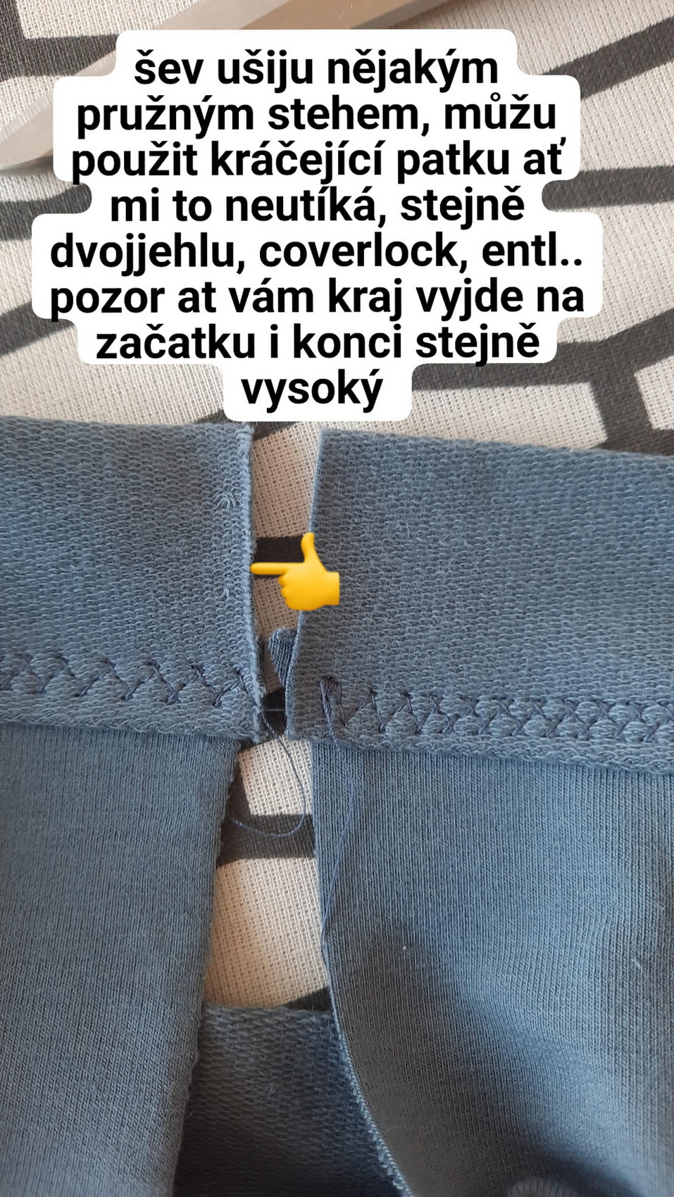 Vyžehlený a našpendlený kraj prošiji pružným ozdobným stehem.