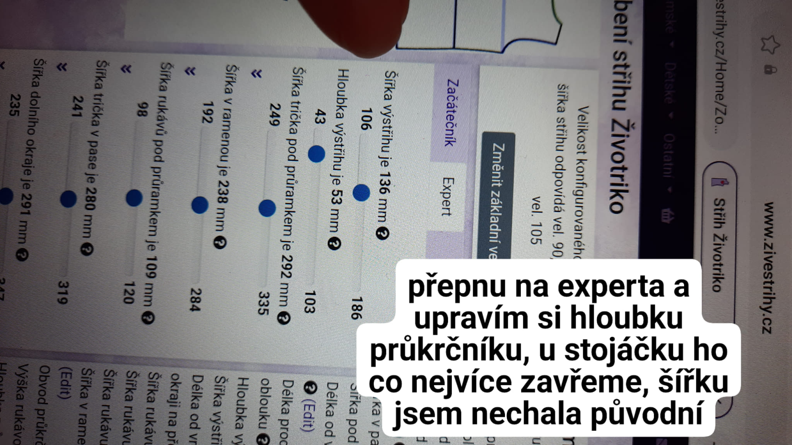 Šířku i délku trička máme vyřešenou, půjdeme tedy do záložky expert, kde si více zavřeme průkrčník.