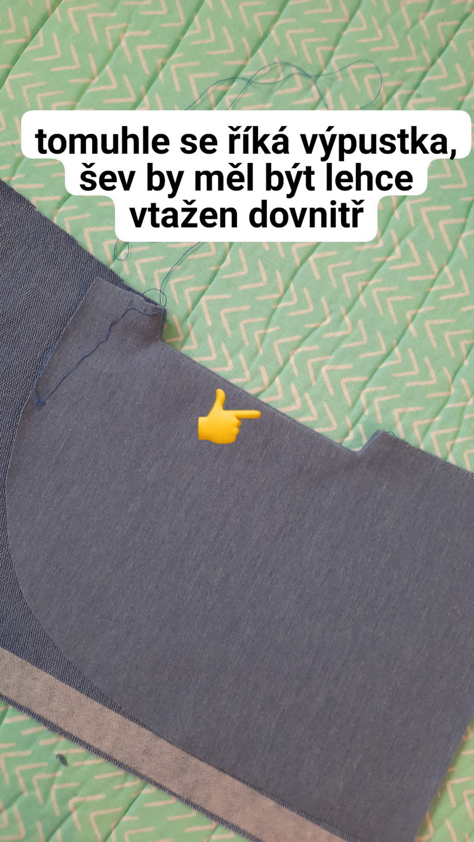 šev lehce vtáhnu do kapsy tak, aby z venku nebyl vidět. Říká se tomu výpustka