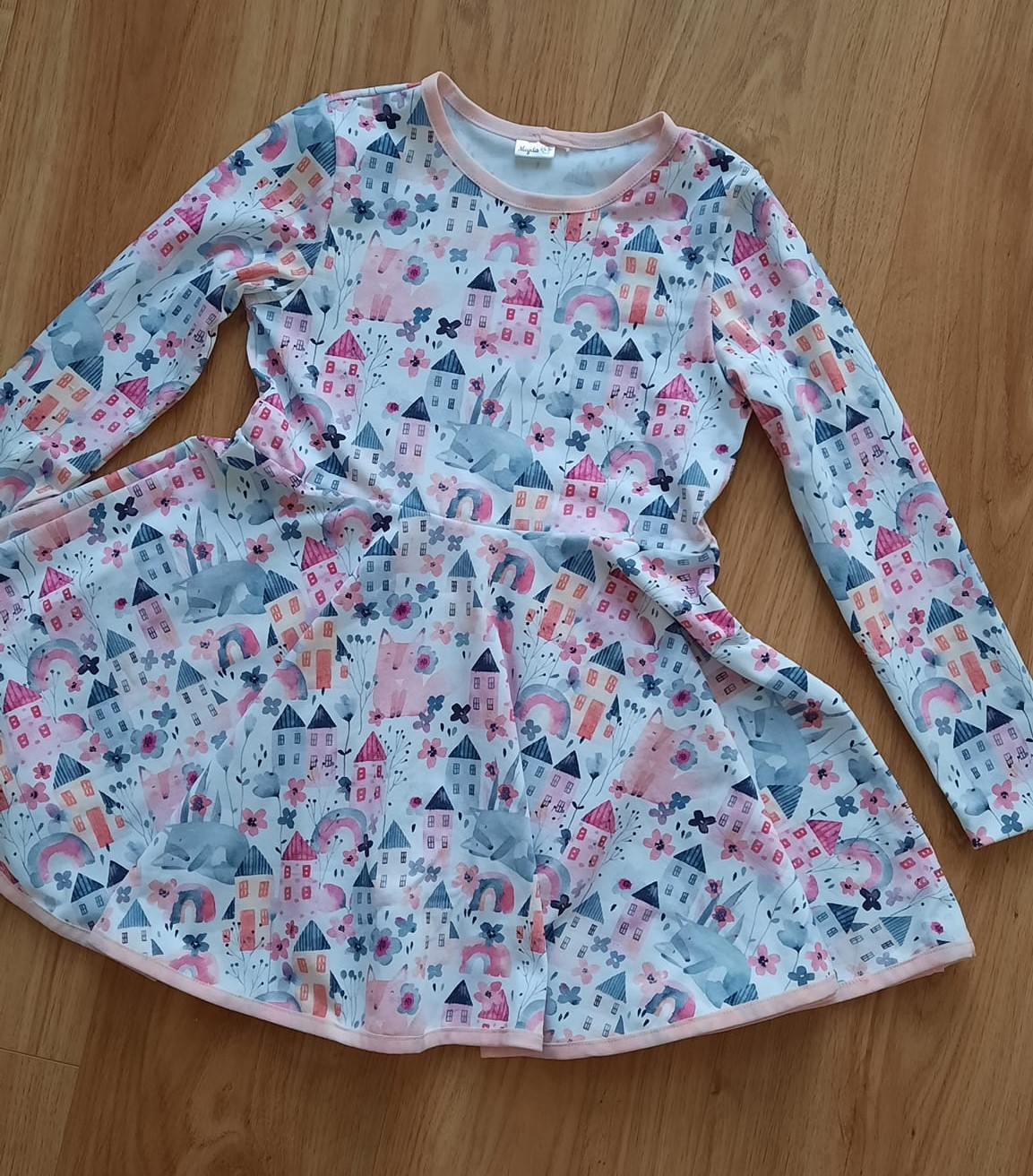 Životriko jako šaty s kolovou sukní