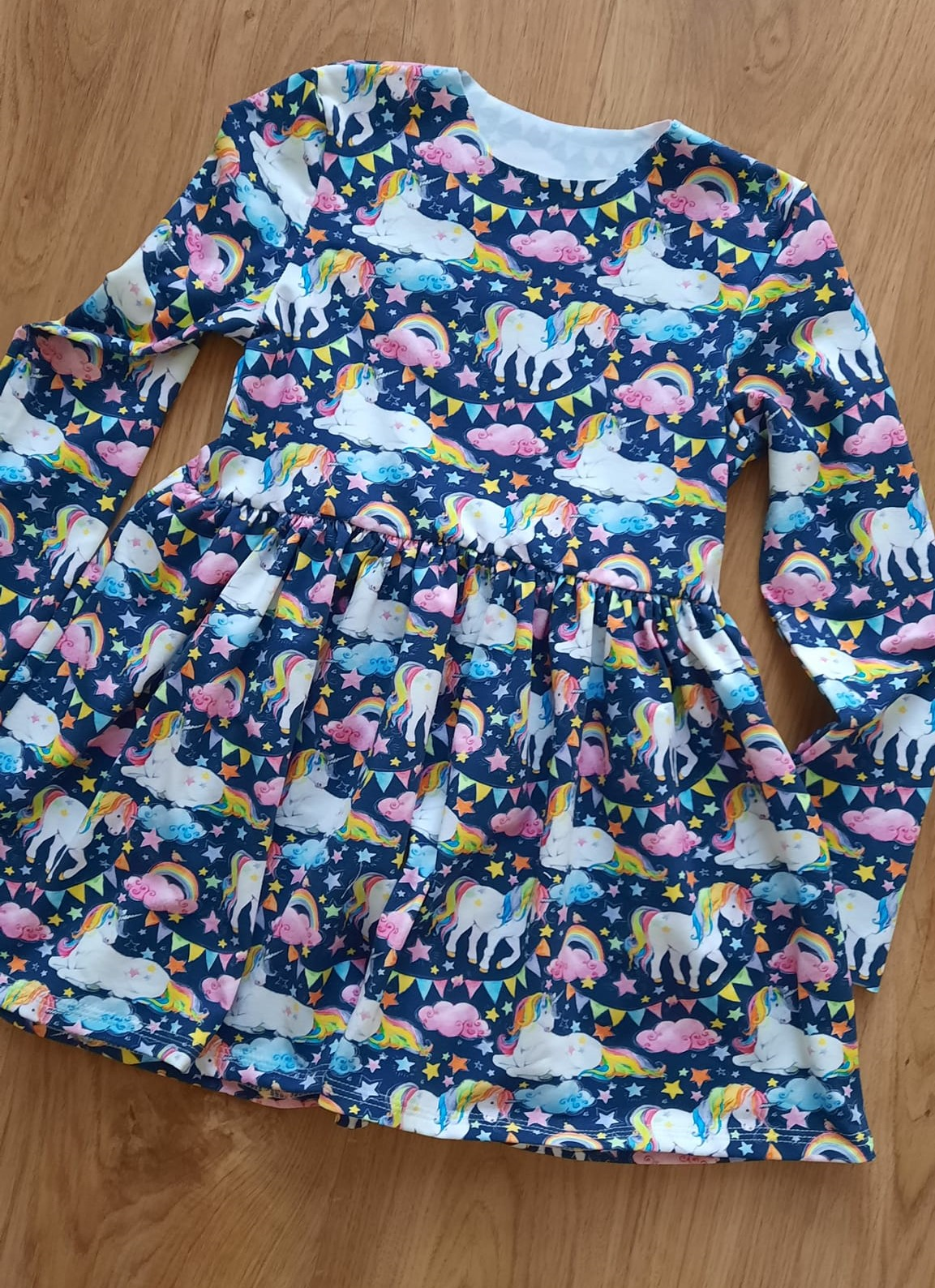 Životriko jako šaty s řasenou sukní