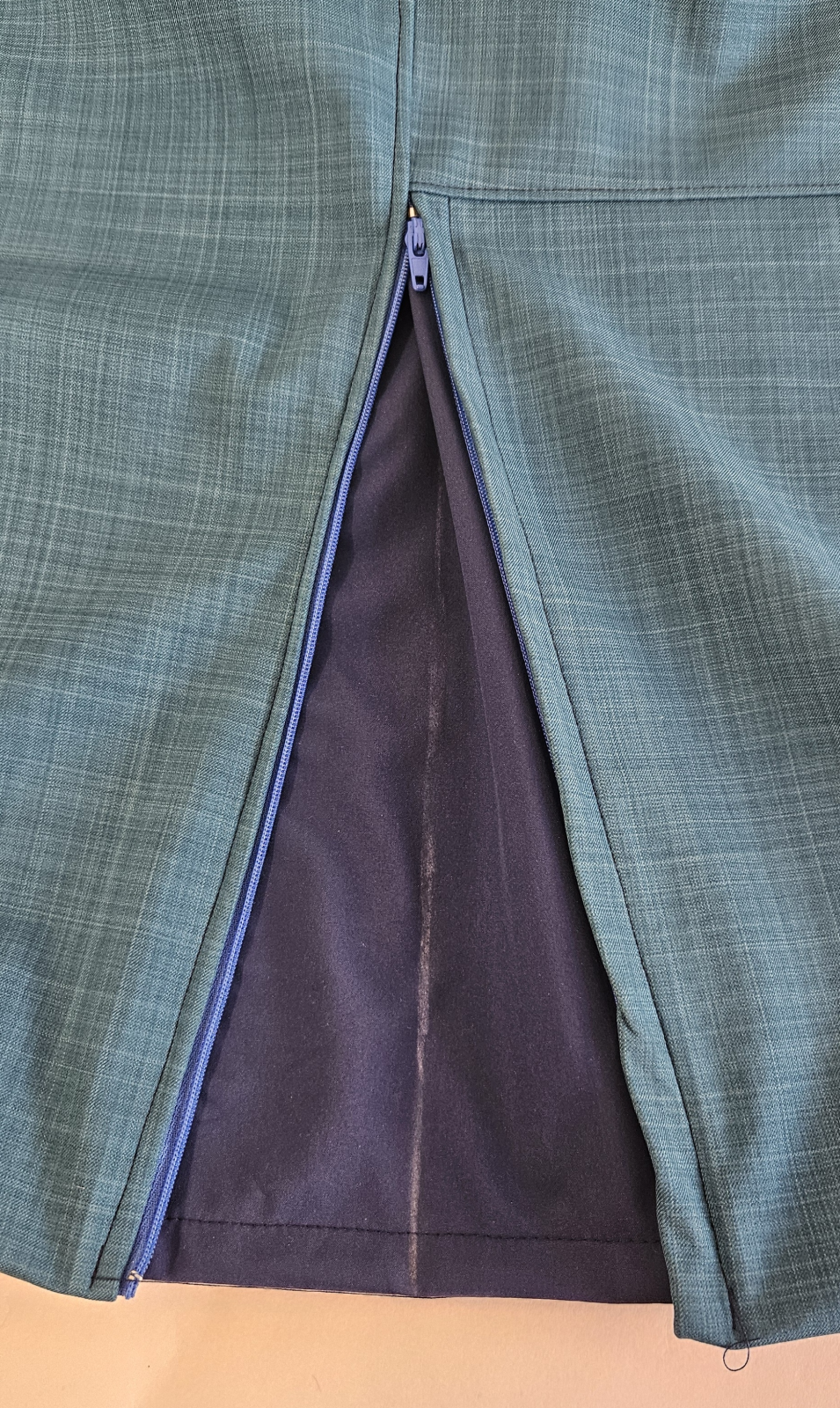 Jak na rozparek na zip u kalhot Kamil