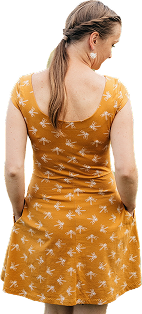 Letní šaty s hlubokým výstřihem na zádech